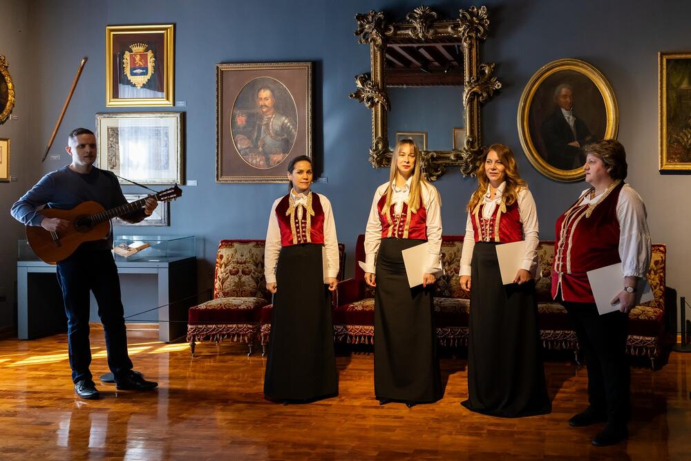 <p>Dan osnivanja i istovremeno 89 godina postojanja Muzeja grada Perasta, obilježen je juče u palati Bujović</p>