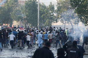 Karači: Više od deset poginulih, demonstranti pokušali da uđu u...