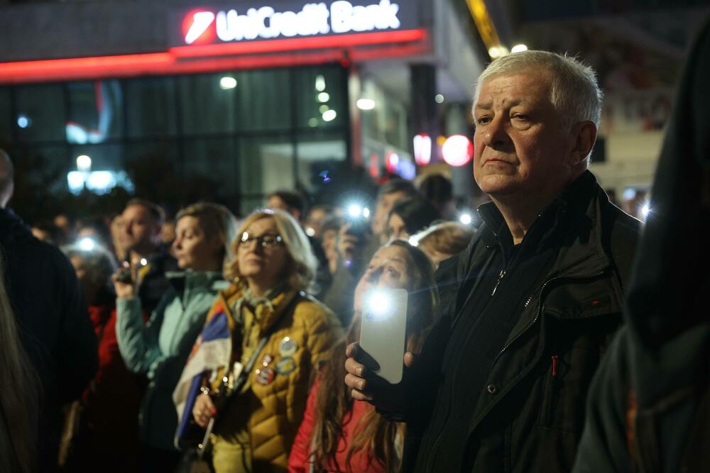 <p>Vučić je na Instagramu, reagujući na lutku, kazao da je "biti raspet na krst od najgorih u Srbiji - ponos i podstrek za još snažniju borbu"</p>