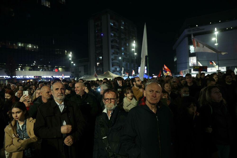 <p>Vučić je na Instagramu, reagujući na lutku, kazao da je "biti raspet na krst od najgorih u Srbiji - ponos i podstrek za još snažniju borbu"</p>