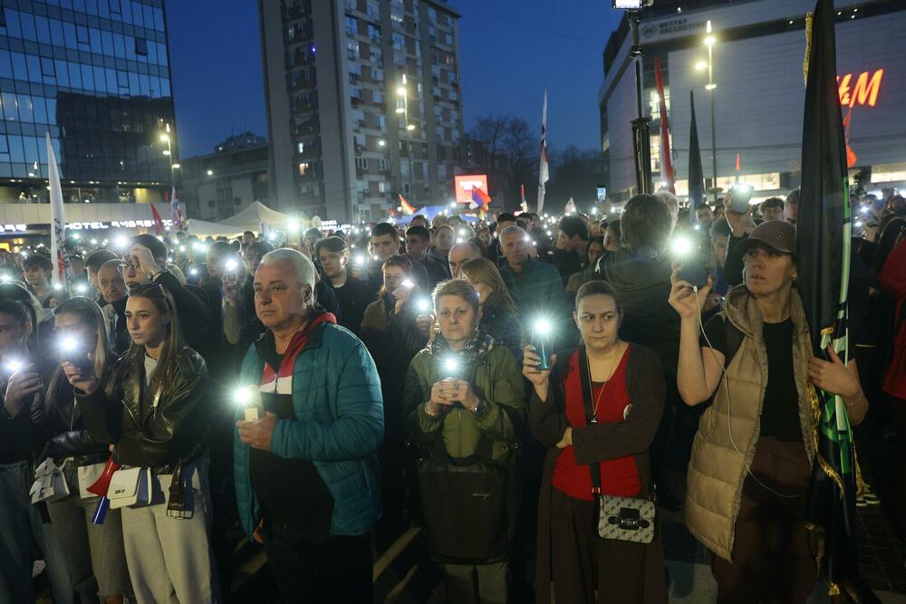 <p>Vučić je na Instagramu, reagujući na lutku, kazao da je "biti raspet na krst od najgorih u Srbiji - ponos i podstrek za još snažniju borbu"</p>