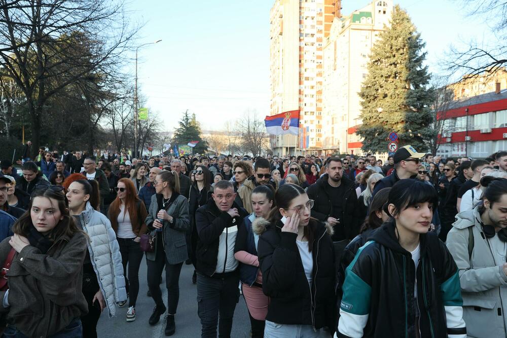 <p>Vučić je na Instagramu, reagujući na lutku, kazao da je "biti raspet na krst od najgorih u Srbiji - ponos i podstrek za još snažniju borbu"</p>