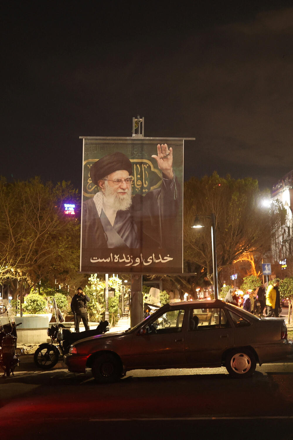 <p>Iranski državni mediji su u subotu potvrdili smrt 86-godišnjeg lidera te zemlje, ajatolaha Alija Hameneija</p>