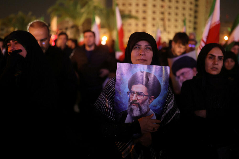 <p>Iranski državni mediji su u subotu potvrdili smrt 86-godišnjeg lidera te zemlje, ajatolaha Alija Hameneija</p>