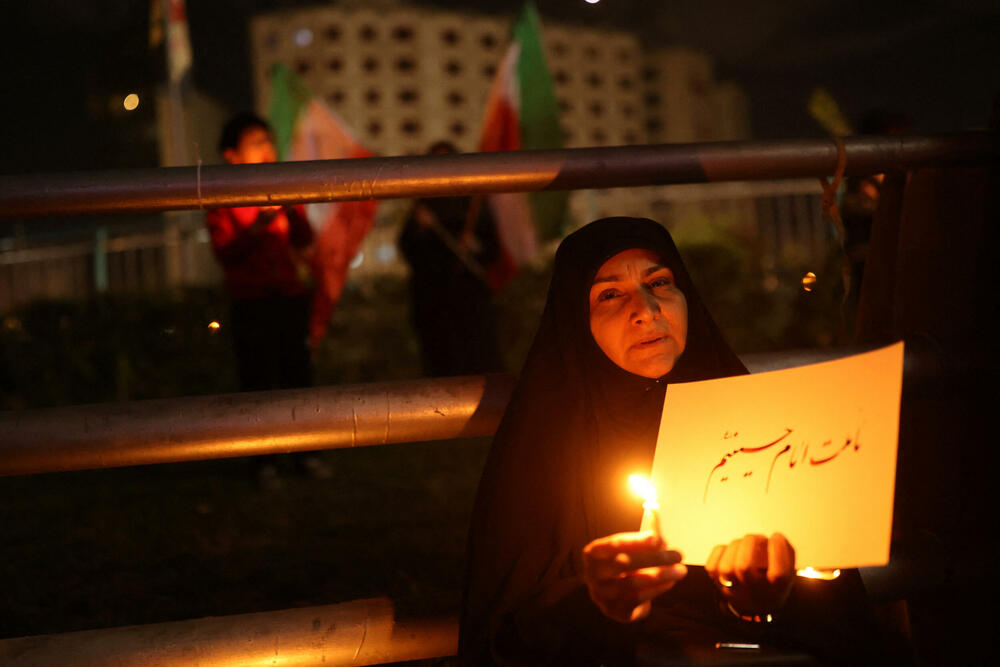 <p>Iranski državni mediji su u subotu potvrdili smrt 86-godišnjeg lidera te zemlje, ajatolaha Alija Hameneija</p>