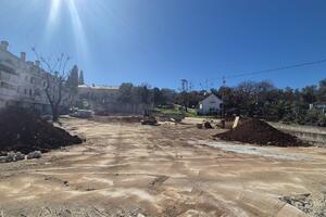 Tivat: Počeli radovi na uređenju trga u centru Radovića