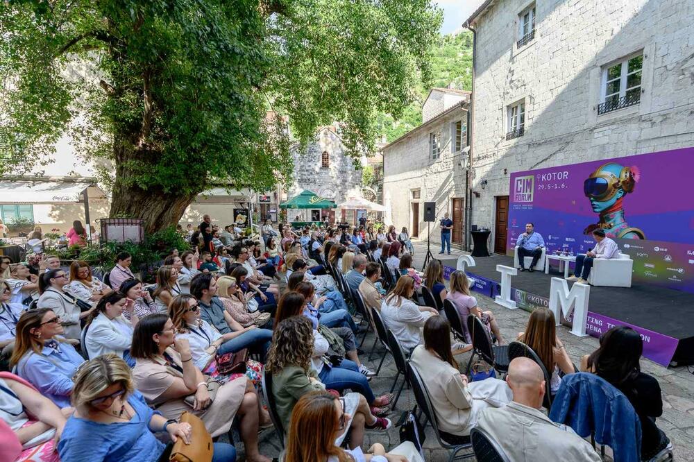 <p>U vremenu kada se kreativna industrija mijenja brže nego ikada, jedno ime već pet godina stoji kao simbol kontinuiteta, kvaliteta i pomjeranja granica &ndash; CIM Forum. Jubilarno, peto izdanje Foruma biće održano od 28. do 31. maja 2026. godine u Kotoru, a njegov centralni događaj ponovo su CIM AWARDS 2026, priznanja za najznačajnije projekte i ideje u kreativnim industrijama regiona</p>