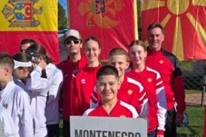 Mladi teniseri i teniserke u Antaliji