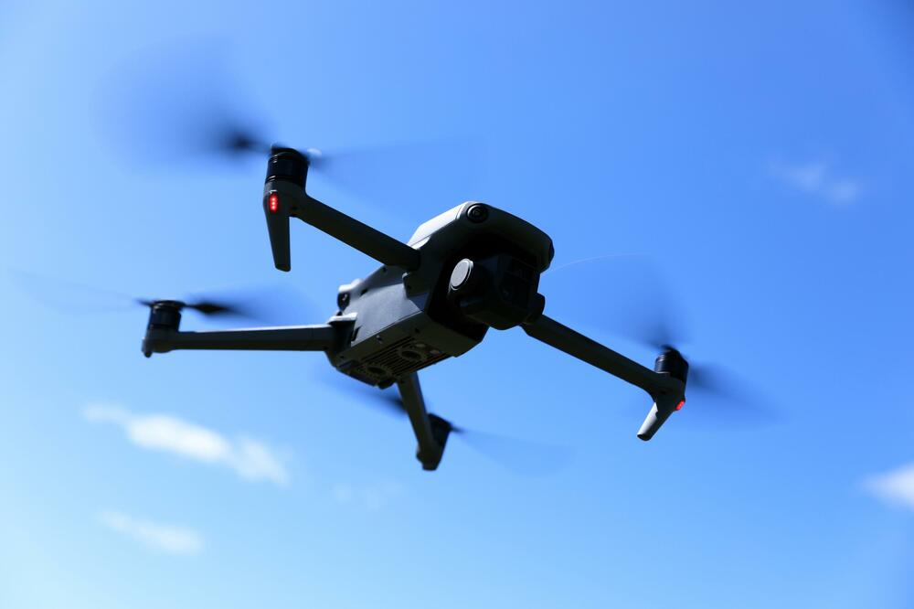 Dron (Ilustracija), Foto: Shutterstock