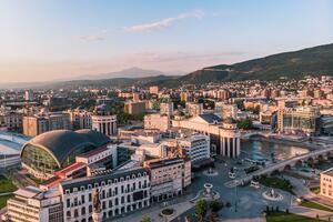 Skoplje: Majka i dijete poginuli nakon pada sa solitera