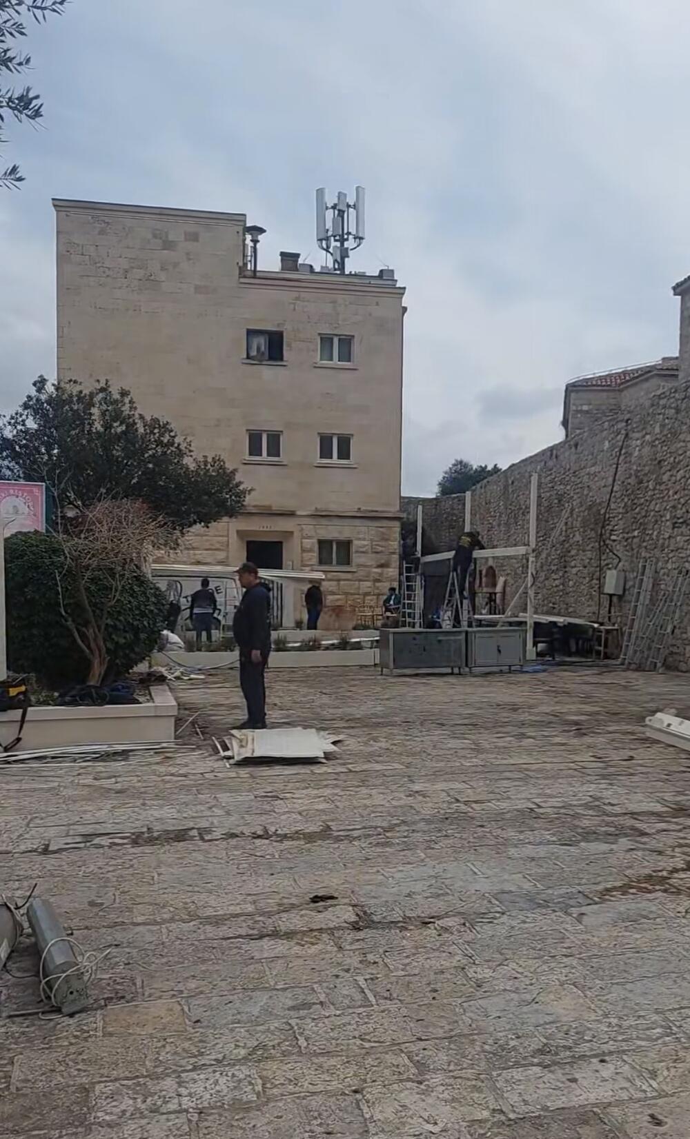 uklanjanje tendi Stari grad Budva