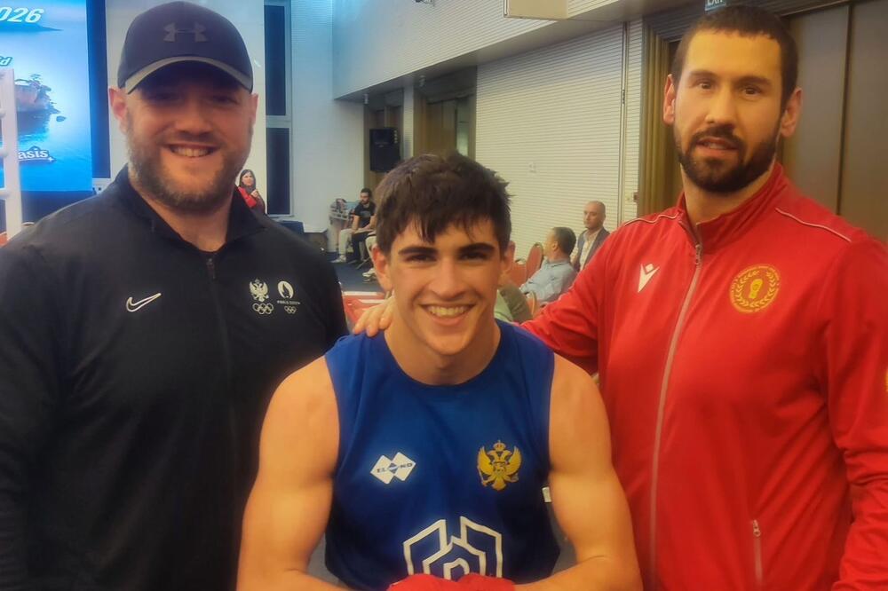 Selektor Nikola Ružić sa Dabovićem i njegovim trenerom Purićem, Foto: Bokserski savez Crne Gore