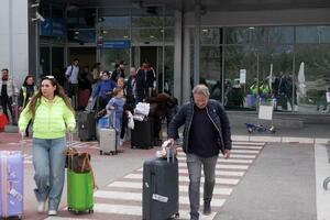 MVP poziva crnogorske državljane zainteresovane za evakuaciju da...