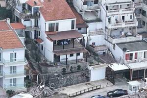 Budva: Sprat kuće građen bez dozvole vlasnika