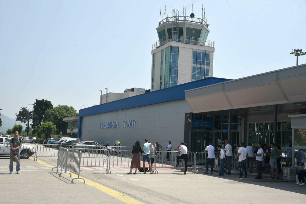 Na liniji za Beograd biće ukupno 70 letovo sedmično, Foto: BORIS PEJOVIC