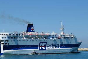 Feribot za koji su nudili 6 miliona režu u staro gvožđe