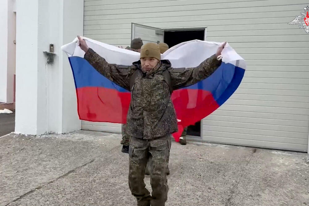 Oslobođeni ruski vojnik, Foto: REUTERS