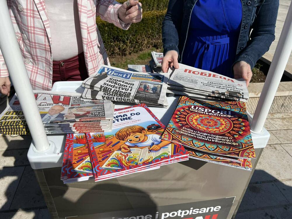 <p>"Iza svake vijesti stoje ljudi koji istražuju, pitaju, provjeravaju i preuzimaju odgovornost za ono što objave", poručeno je sa događaja na nikšićkom Trgu slobode</p>