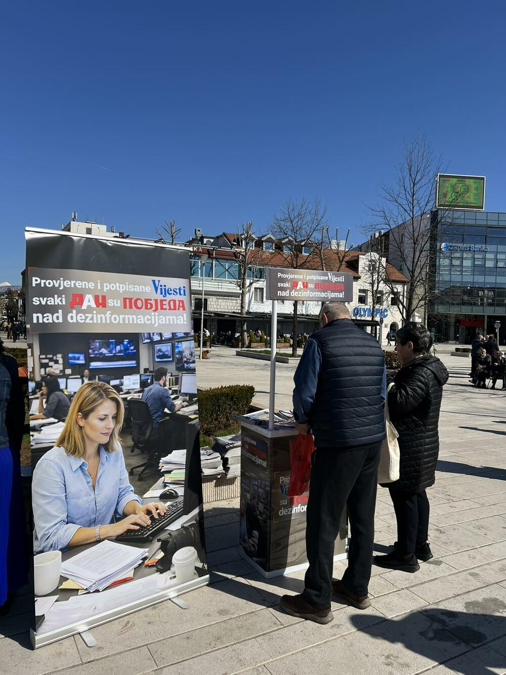 <p>"Iza svake vijesti stoje ljudi koji istražuju, pitaju, provjeravaju i preuzimaju odgovornost za ono što objave", poručeno je sa događaja na nikšićkom Trgu slobode</p>