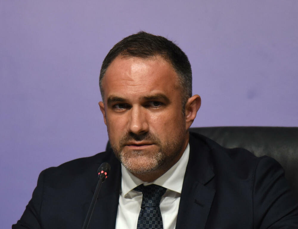 “Umjesto profesionalizma pri obavljanju  funkcija krasi nas infantilnost”: Vuksanović