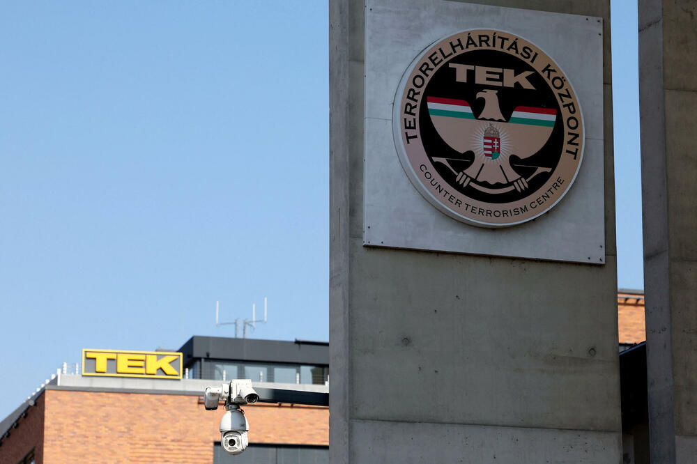 Mađarski Centar za borbu protiv terorizma (TEK) u njegovom sjedištu u Budimpešti, koji je u saradnji s poreskom upravom priveo sedam ukrajinskih državljana koji su iz Austrije u Ukrajinu prevozili gotovinu i zlato, Foto: Reuters