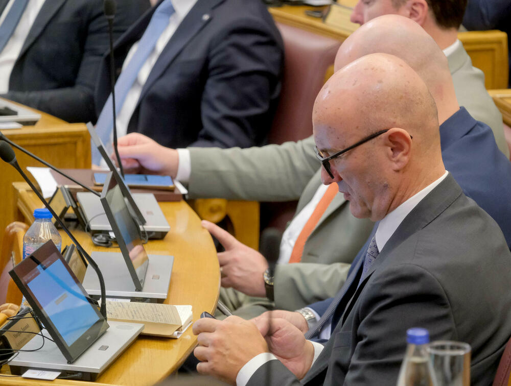 <p>Usvajanje Zakona o ANB-u podržalo je 47 poslanika, deset je bilo protiv, a uzdržanih nije bilo</p>