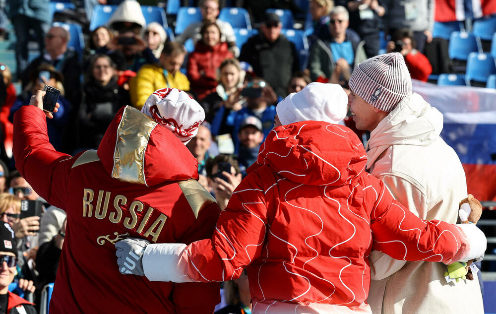 <p>Skijašica Varvara Vorončihina (24) i skijaš Aleksej Bugajev (29) osvojili su bronzane medalje u spustu</p>  <p>Oboje su odbili da odgovore na pitanja o Rusiji i ratu u Ukrajini</p>