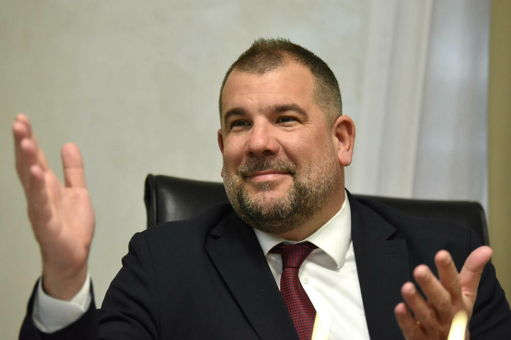 Od inostranih kolega dobijao plakete ili makete aviona ili broda: Krapović, Foto: BORIS PEJOVIC