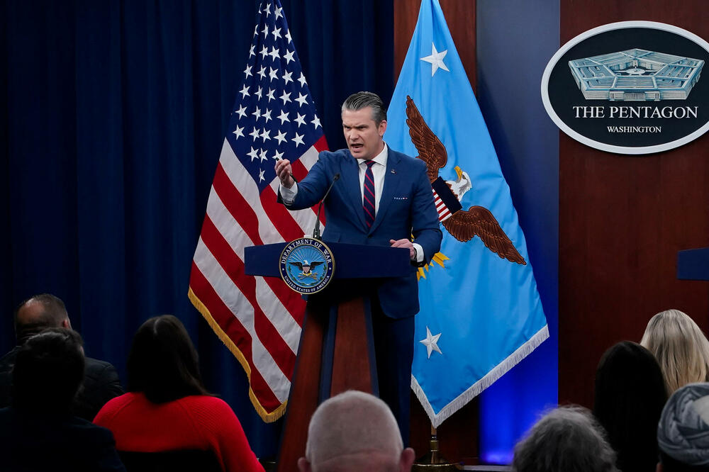 Hegset na brifingu o američko-izraelskom ratu protiv Irana, Foto: Elizabeth Frantz