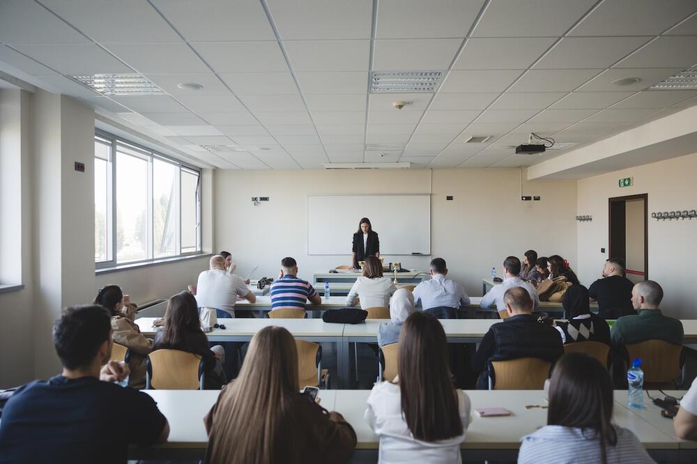 <p>Zoran Radulović iz tima &bdquo;Nemoć nasilja&ldquo;, kako je saopšteno iz CGO-a, rekao je da su krenuli potpuno neopterećeno, a stigli do debate za treće mjesto, što je dodatni razlog za zadovoljstvo, posebno imajući u vidu da je to bila njihova prva debata</p>