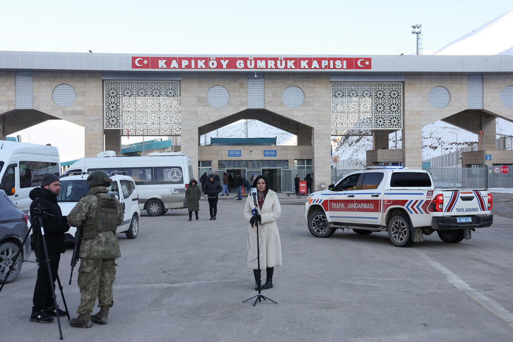 <p>Većina putnika na graničnom prelazu Kapikoj posljednjih dana imala je veze s Turskom preko posla, porodice i prijatelja, a mnogi su ranije otišli u već planirane posjete zbog rata. Neki su imali prebivalište ili državljanstvo u trećoj zemlji i samo putuju kroz Tursku</p>