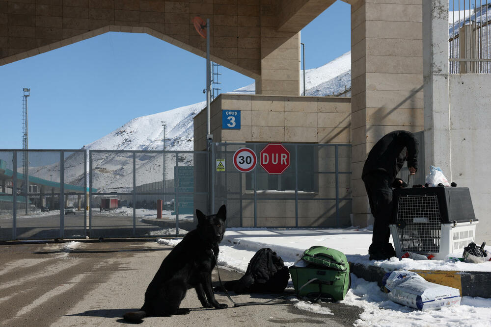 <p>Većina putnika na graničnom prelazu Kapikoj posljednjih dana imala je veze s Turskom preko posla, porodice i prijatelja, a mnogi su ranije otišli u već planirane posjete zbog rata. Neki su imali prebivalište ili državljanstvo u trećoj zemlji i samo putuju kroz Tursku</p>