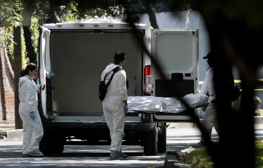 Forenzičari iznose tijelo sa mjesta napada na Harfuča