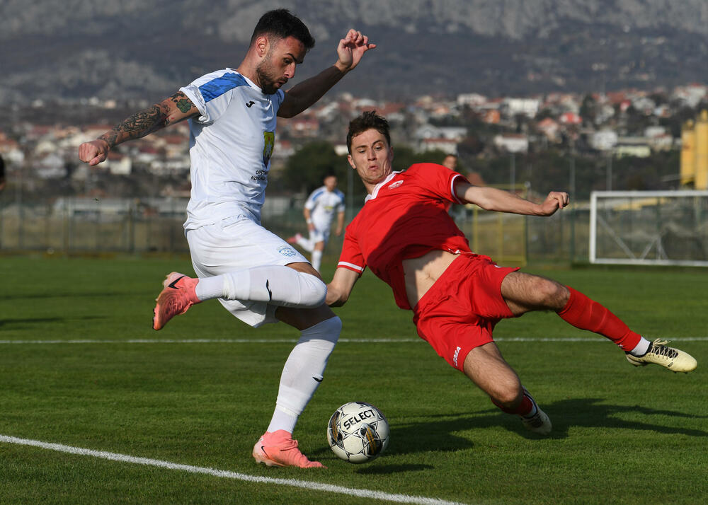 <p>Grbalj slavio protiv Igala (3:1), Otrant-Olimpik izgubio od Lovćena (4:2)</p>