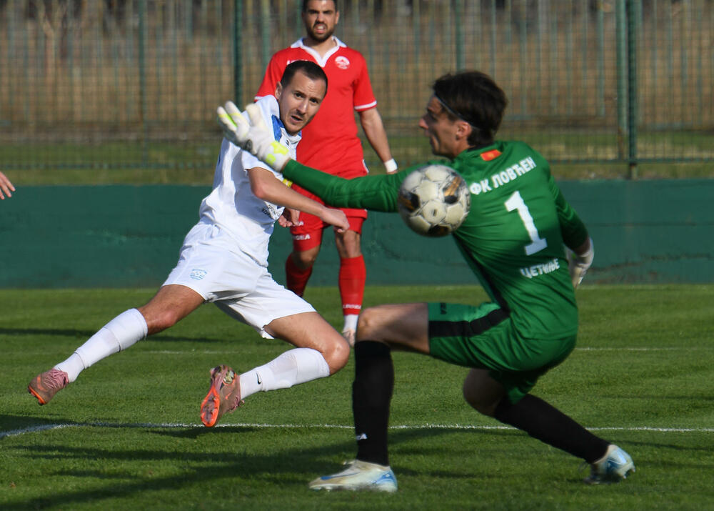 <p>Grbalj slavio protiv Igala (3:1), Otrant-Olimpik izgubio od Lovćena (4:2)</p>