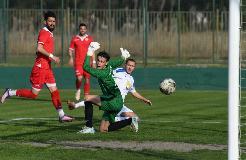 <p>Grbalj slavio protiv Igala (3:1), Otrant-Olimpik izgubio od Lovćena (4:2)</p>