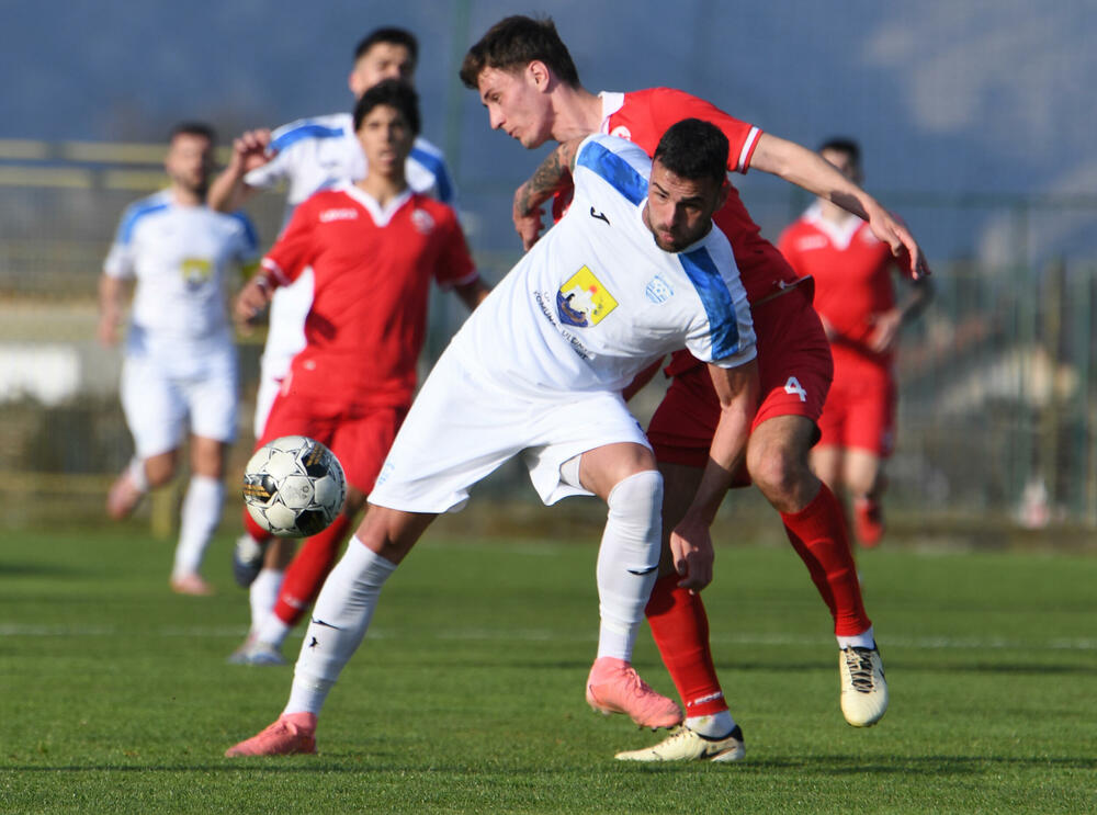 <p>Grbalj slavio protiv Igala (3:1), Otrant-Olimpik izgubio od Lovćena (4:2)</p>