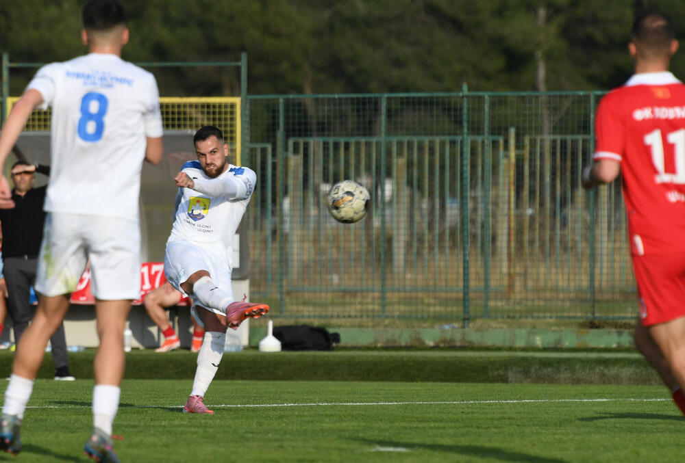 <p>Grbalj slavio protiv Igala (3:1), Otrant-Olimpik izgubio od Lovćena (4:2)</p>