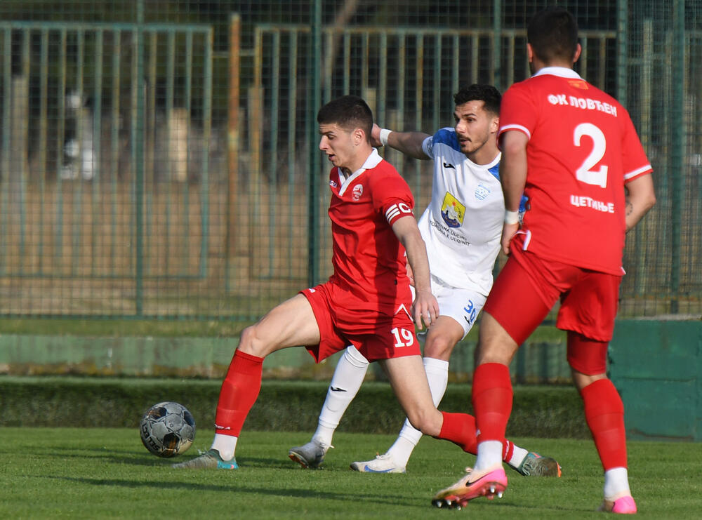 <p>Grbalj slavio protiv Igala (3:1), Otrant-Olimpik izgubio od Lovćena (4:2)</p>