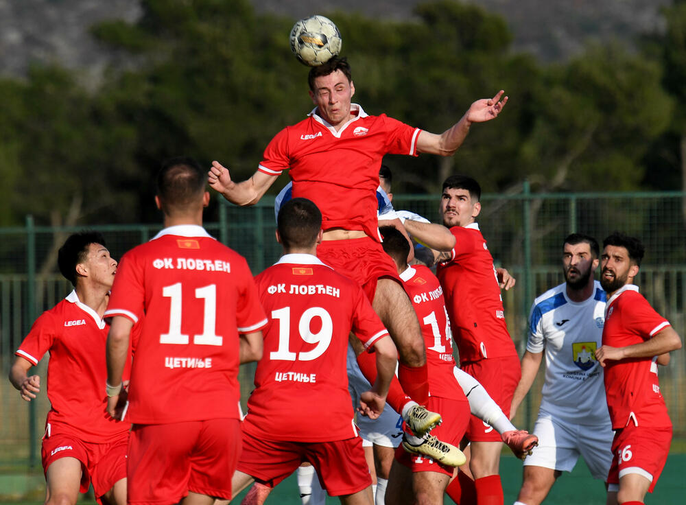 <p>Grbalj slavio protiv Igala (3:1), Otrant-Olimpik izgubio od Lovćena (4:2)</p>