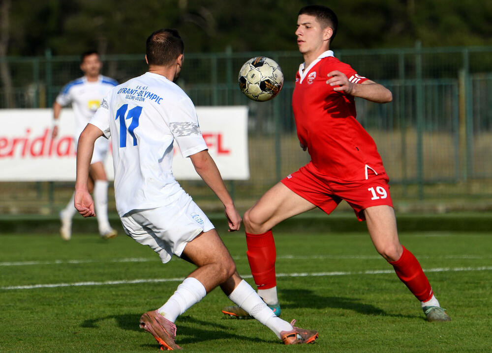 <p>Grbalj slavio protiv Igala (3:1), Otrant-Olimpik izgubio od Lovćena (4:2)</p>