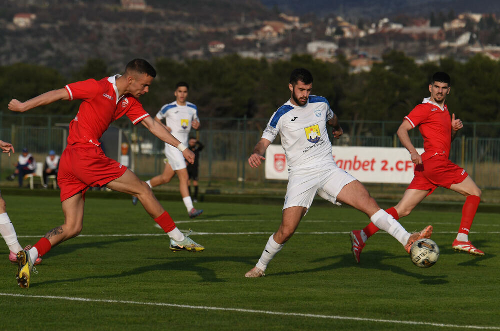 <p>Grbalj slavio protiv Igala (3:1), Otrant-Olimpik izgubio od Lovćena (4:2)</p>