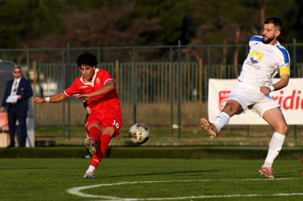 <p>Grbalj slavio protiv Igala (3:1), Otrant-Olimpik izgubio od Lovćena (4:2)</p>