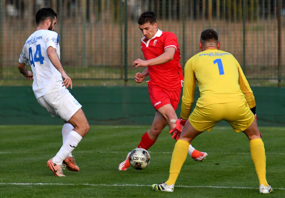 <p>Grbalj slavio protiv Igala (3:1), Otrant-Olimpik izgubio od Lovćena (4:2)</p>