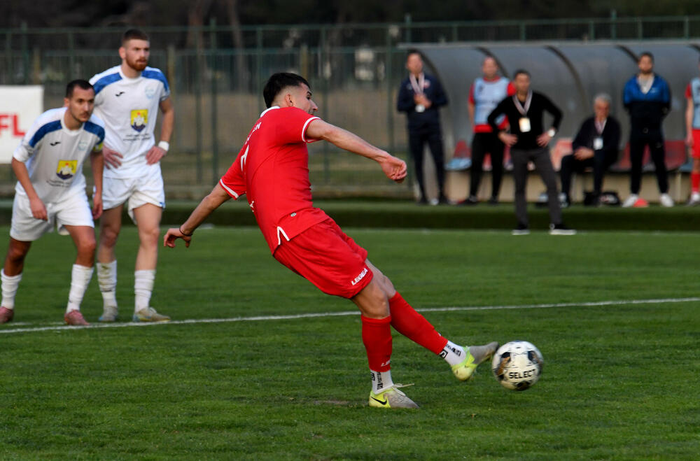 <p>Grbalj slavio protiv Igala (3:1), Otrant-Olimpik izgubio od Lovćena (4:2)</p>