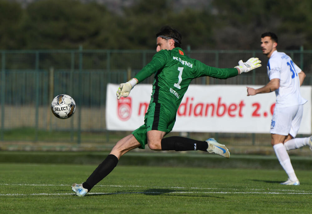 <p>Grbalj slavio protiv Igala (3:1), Otrant-Olimpik izgubio od Lovćena (4:2)</p>