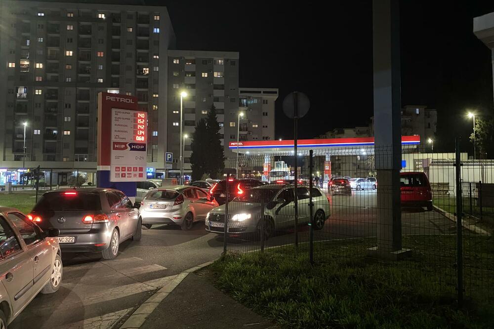 Večeras na benzinskoj pumpi u Zagoriču, Foto: Balša Rudović