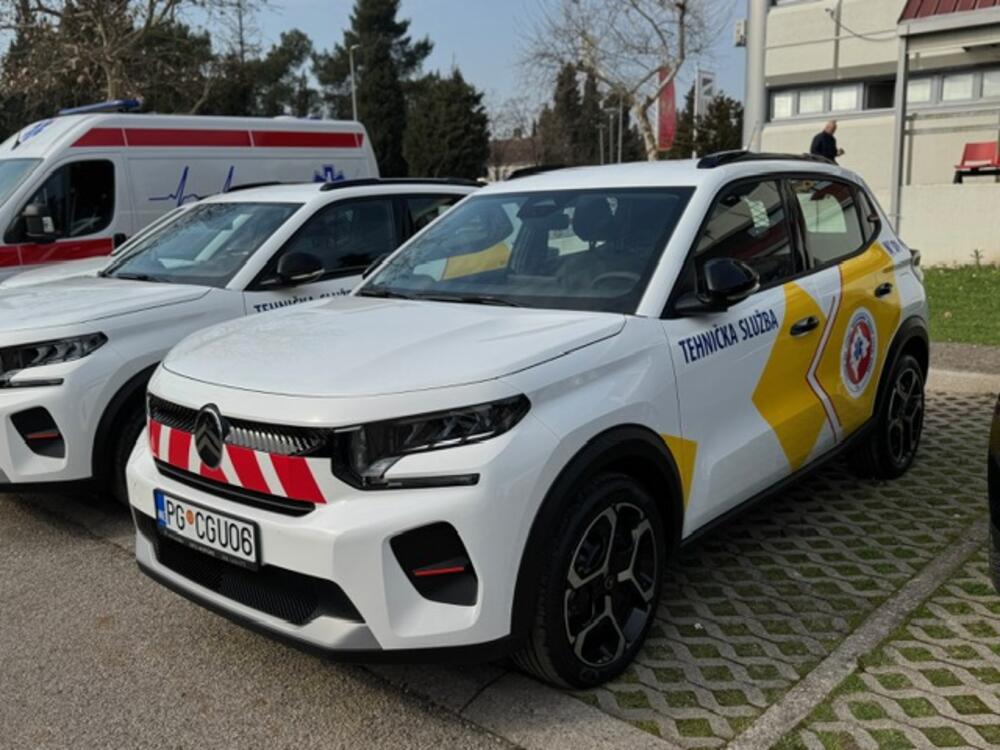 <p>Ministar zdravlja Vojislav Šimun je istakao da kontinuirana ulaganja u opremu, infrastrukturu i organizaciju rada ZHMP-a predstavljaju važan segment jačanja zdravstvenog sistema, sa ciljem obezbjeđivanja pravovremene i kvalitetne zdravstvene zaštite građanima u svim djelovima Crne Gore</p>