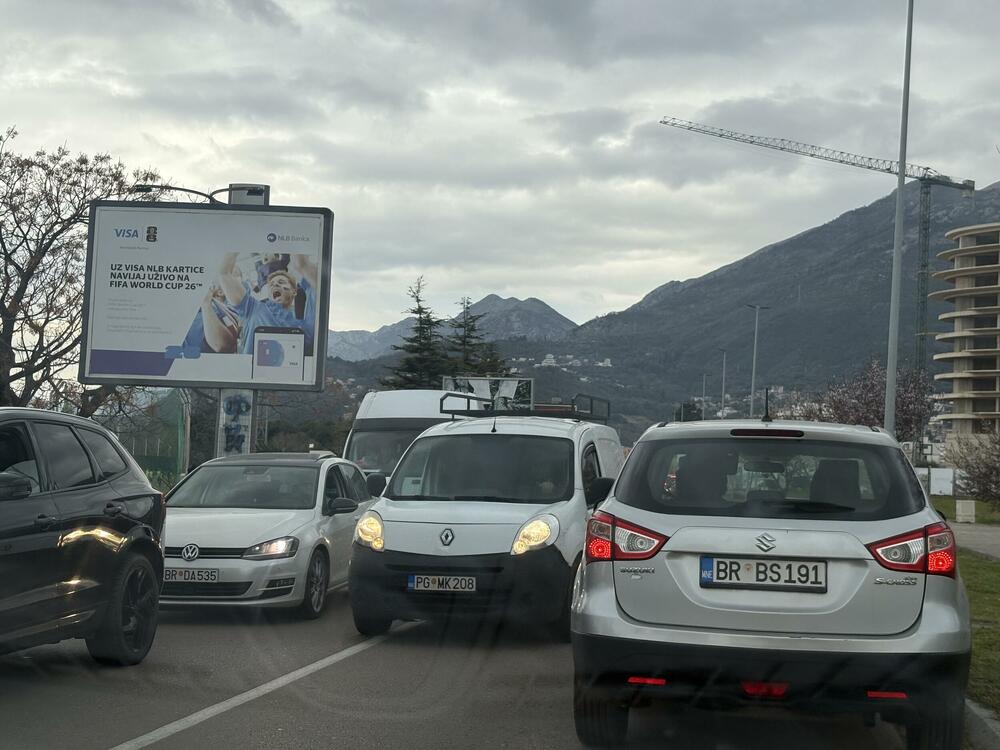 <p>Sve vrste goriva u Crnoj Gori od ponoći će biti skuplje</p>