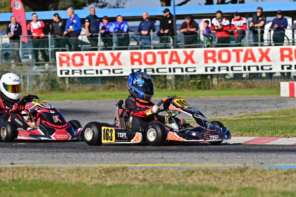 Stevan Pejović vozi karting u Kremoni - na stazi i sin Kimija...